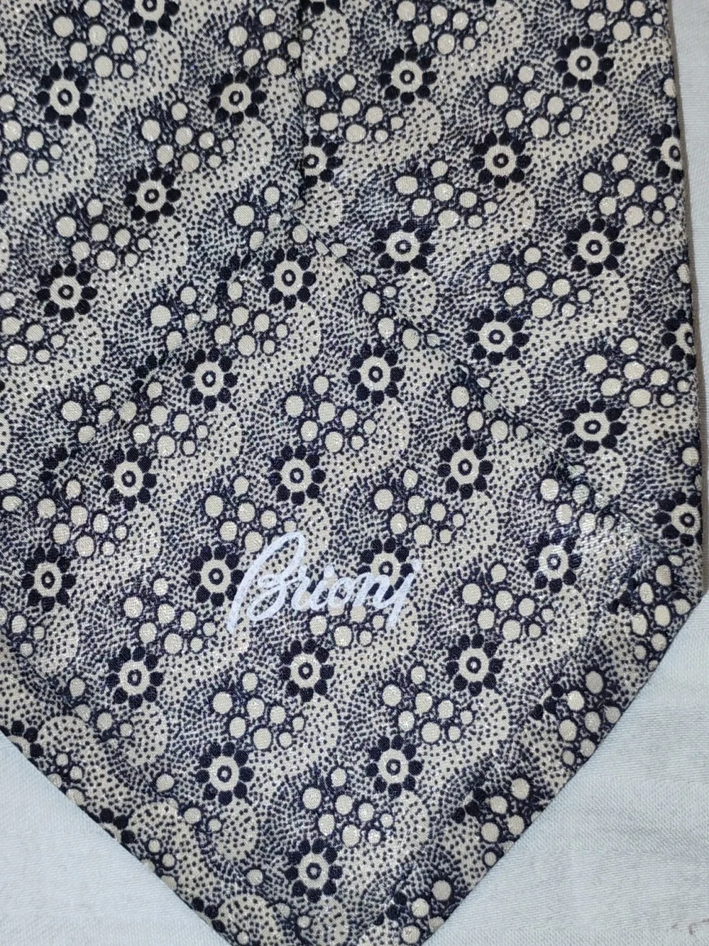 Brioni gucci script